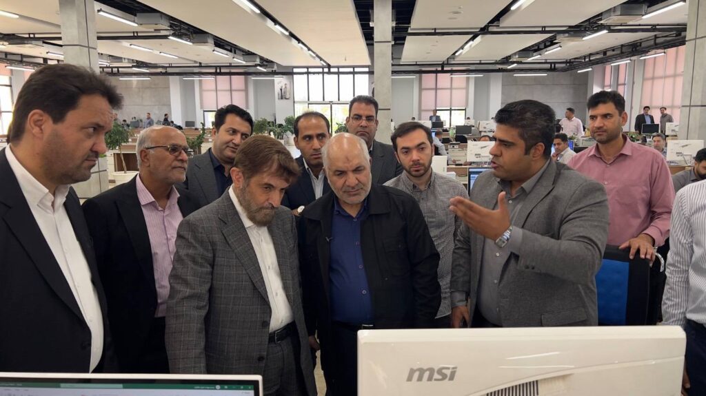 بازدید عضو تشخیص مصلحت نظام از مرکز عملیات بانکی بانک قرض الحسنه رسالت