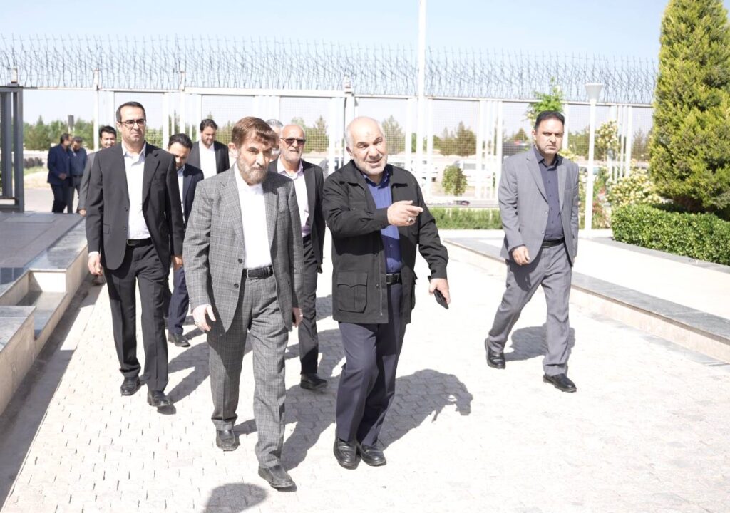 بازدید عضو مجمع تشخیص مصلحت نظام دکتر علی آقامحمدی از مرکز عملیات بانکی نهاد مردمی رسالت