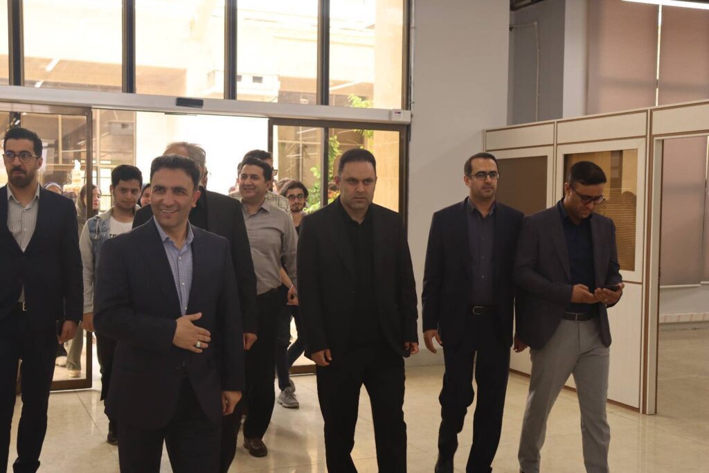 بازدید عضوشورای قرض الحسنه بانک مرکزی از مرکز عملیات بانکی بانک قرض الحسنه رسالت